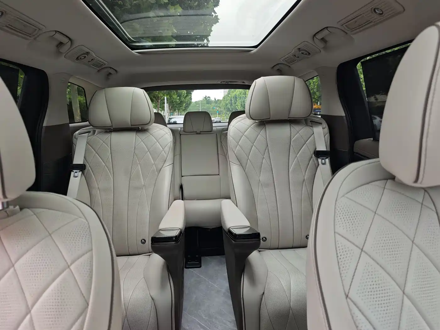 Denza D9 2022 DM-i 1040 Premium фото 7