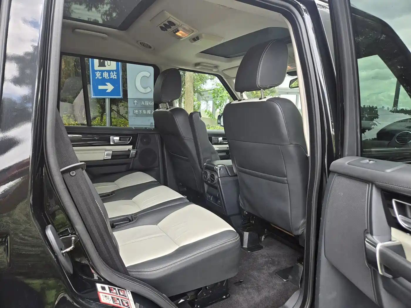 Land Rover Discovery 2014 3.0 SC V6 XXV Edition фото 13