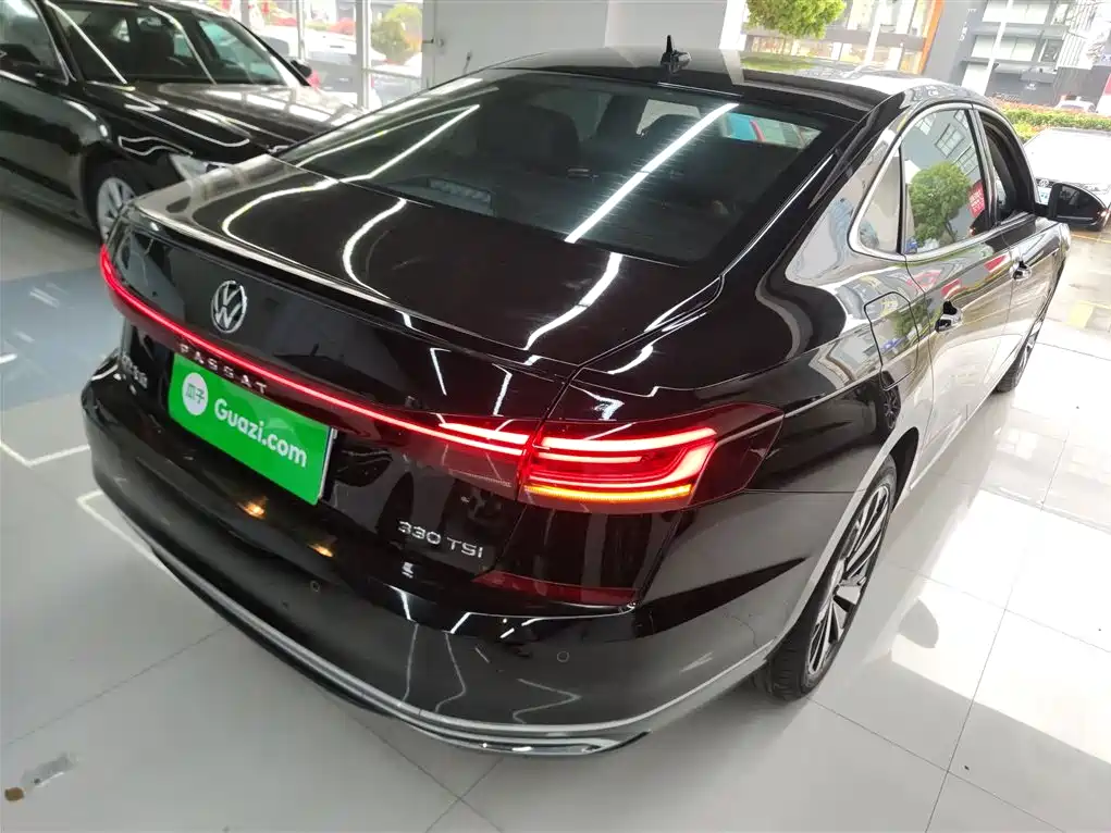 Volkswagen Passat 2022 330TSI Luxury Edition фото 7