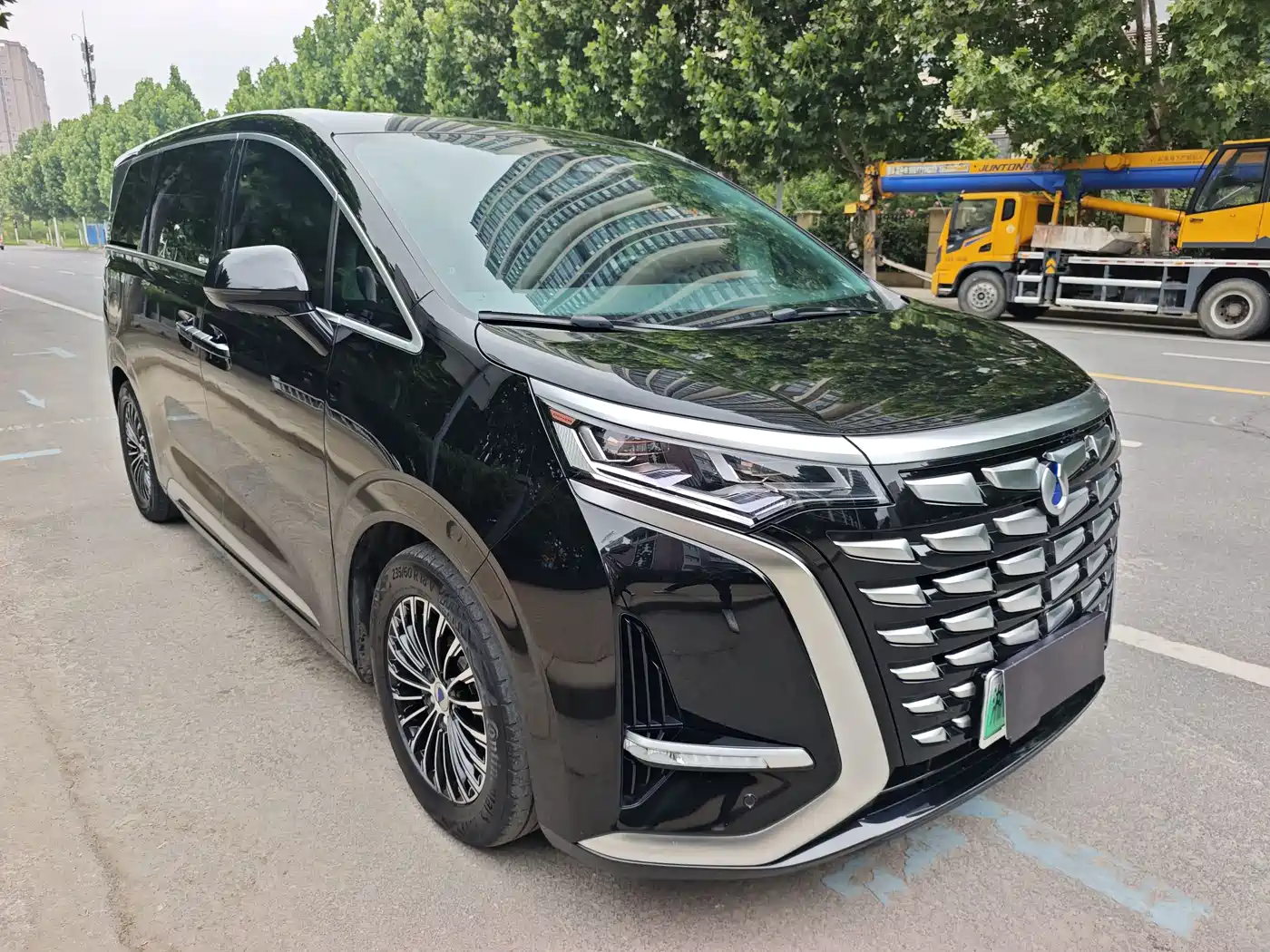 Denza D9 2022 DM-i 1040 Premium фото 3