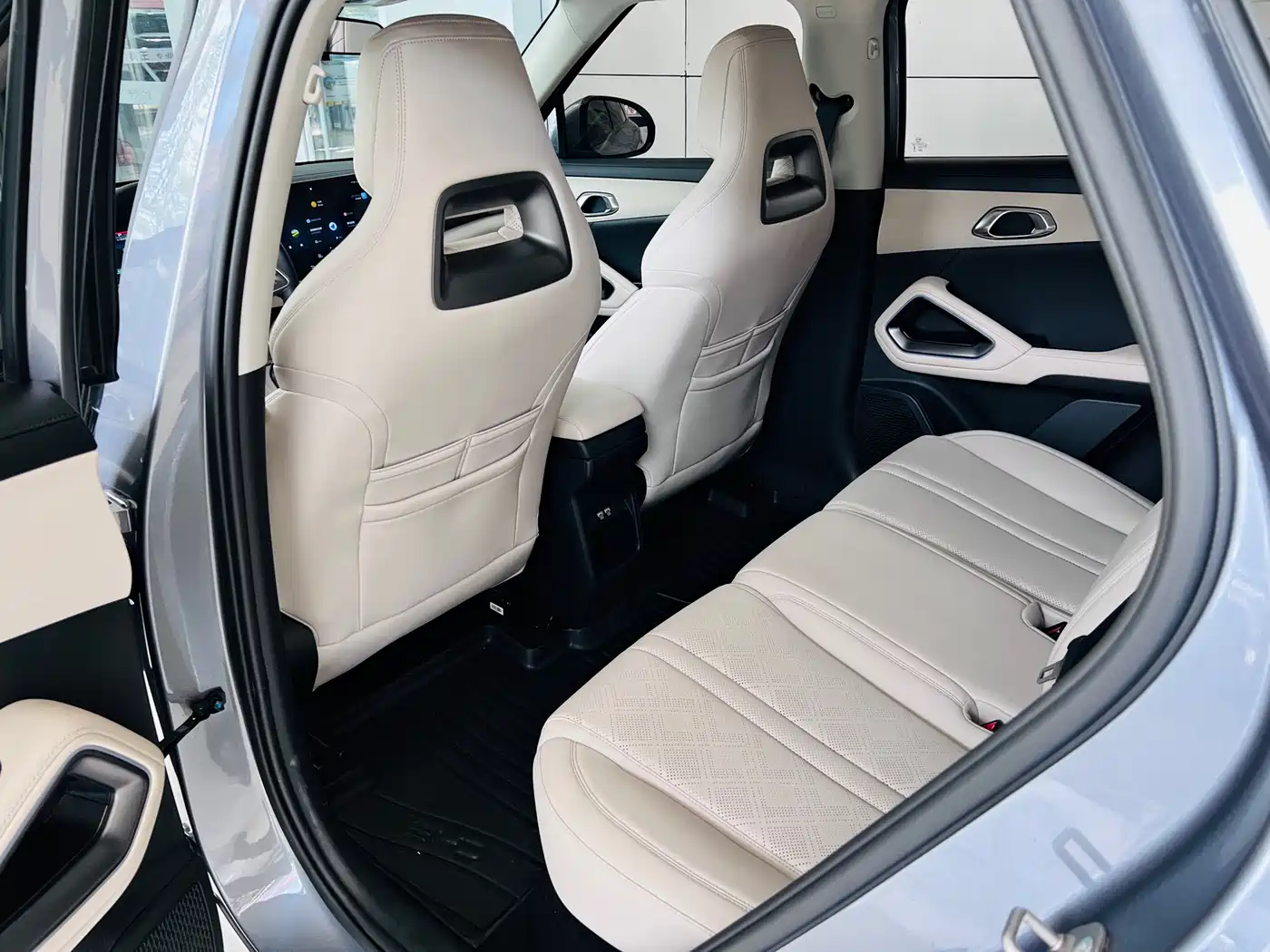 BYD Yuan UP 2024 401KM Surpass Edition фото 12