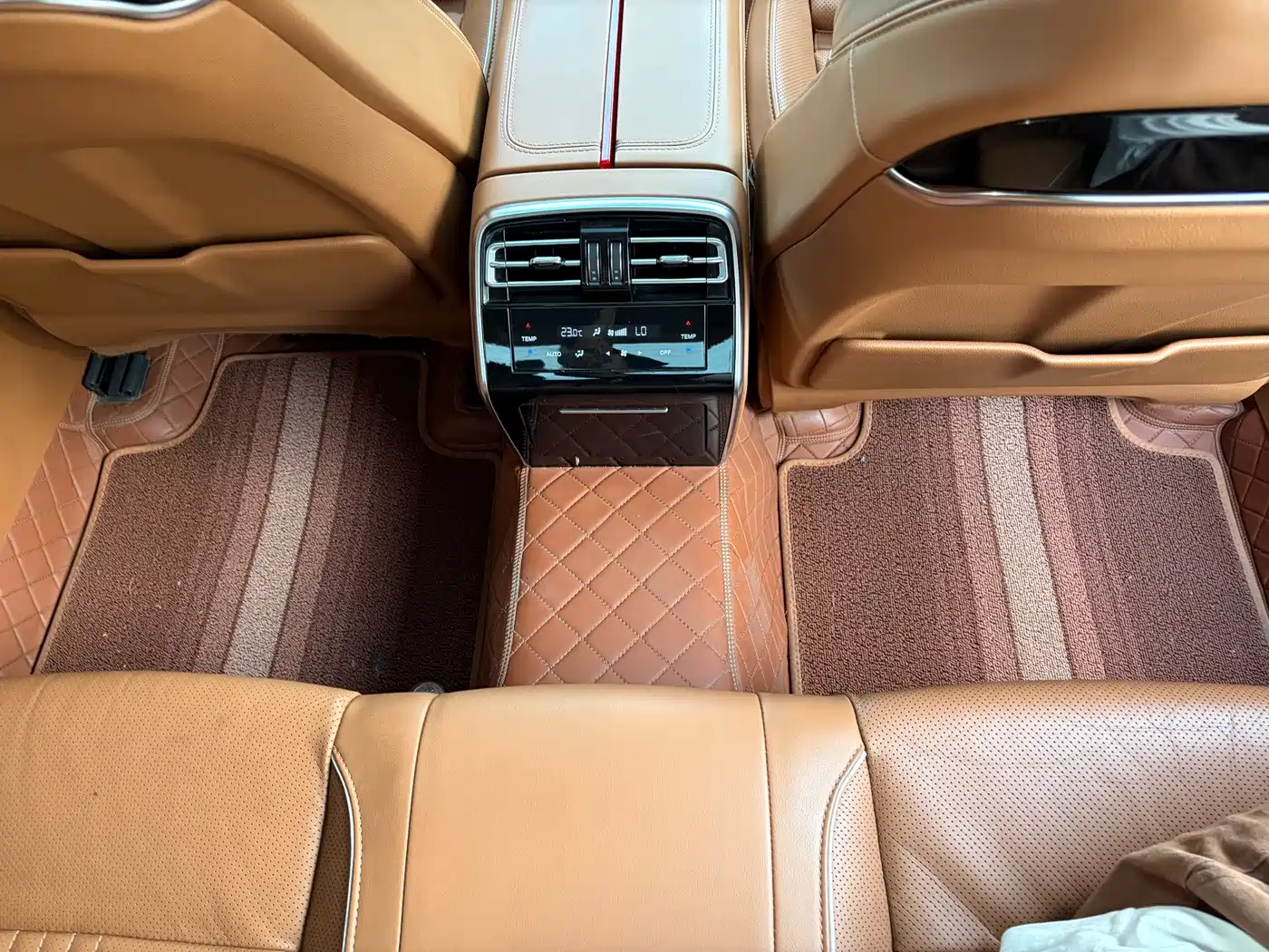 Hongqi H9 2020 2.0T Smart Connection Qi Xiang Edition фото 12