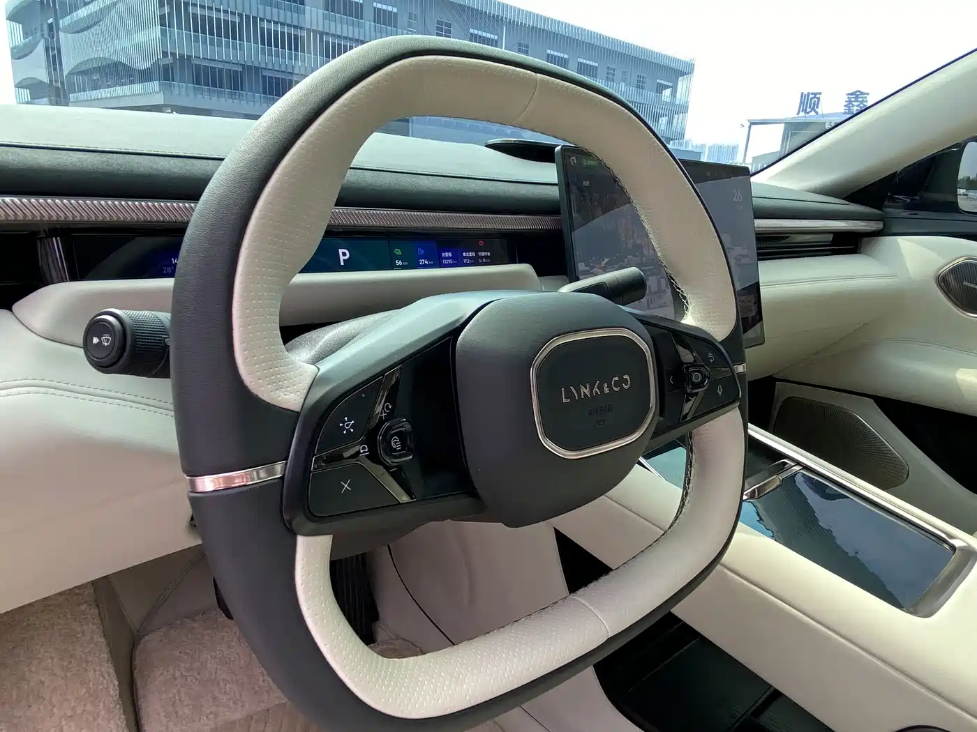 Lynk & Co 10 EM-P 2025 Facelift 240 AWD Ultra Sport Edition фото 14