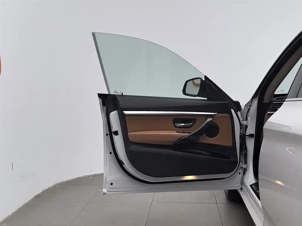 BMW 3 Series GT 2016 320i Design Package фото 8