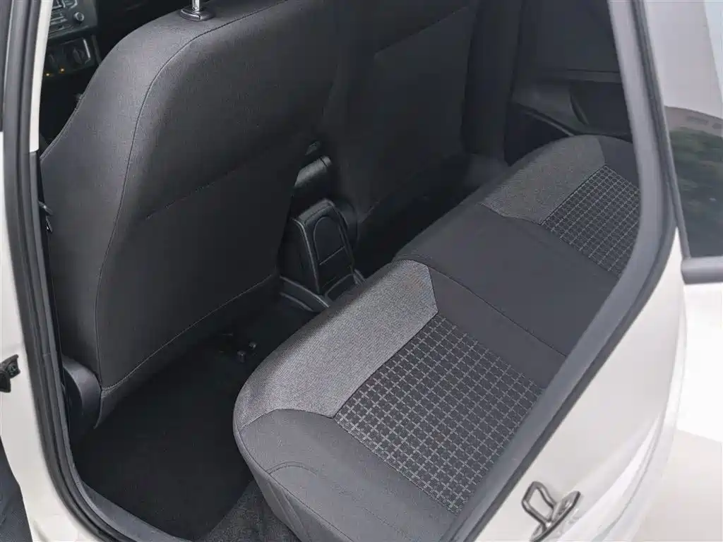 Volkswagen Polo 2014 1.6L Automatic Comfort Edition фото 13