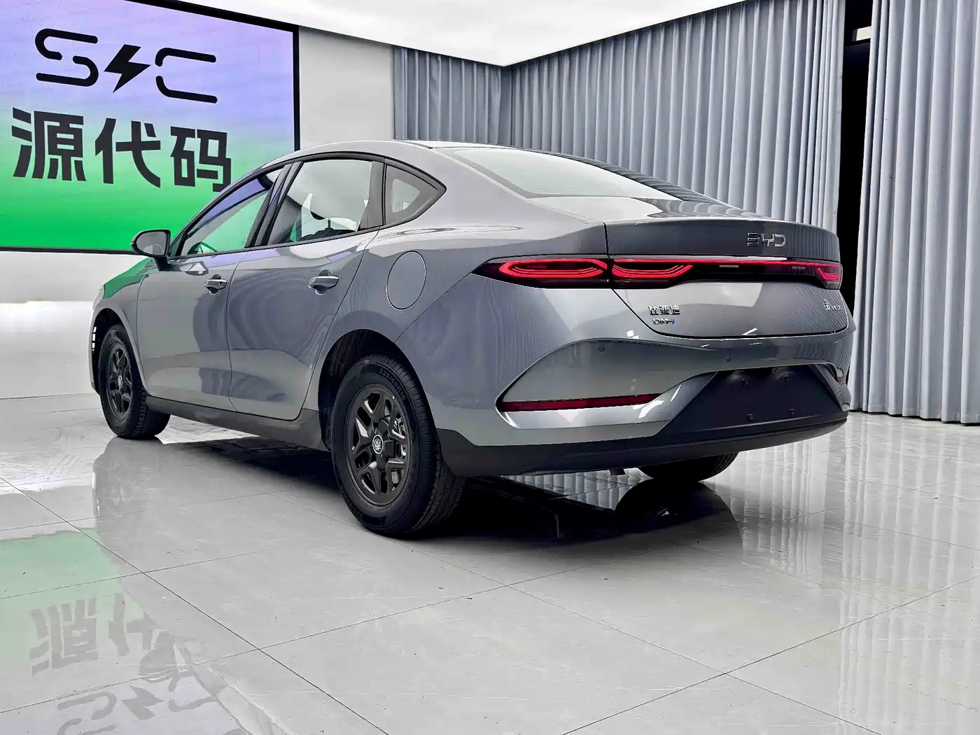 BYD Qin PLUS 2026 DM-i 128KM Progressive фото 16