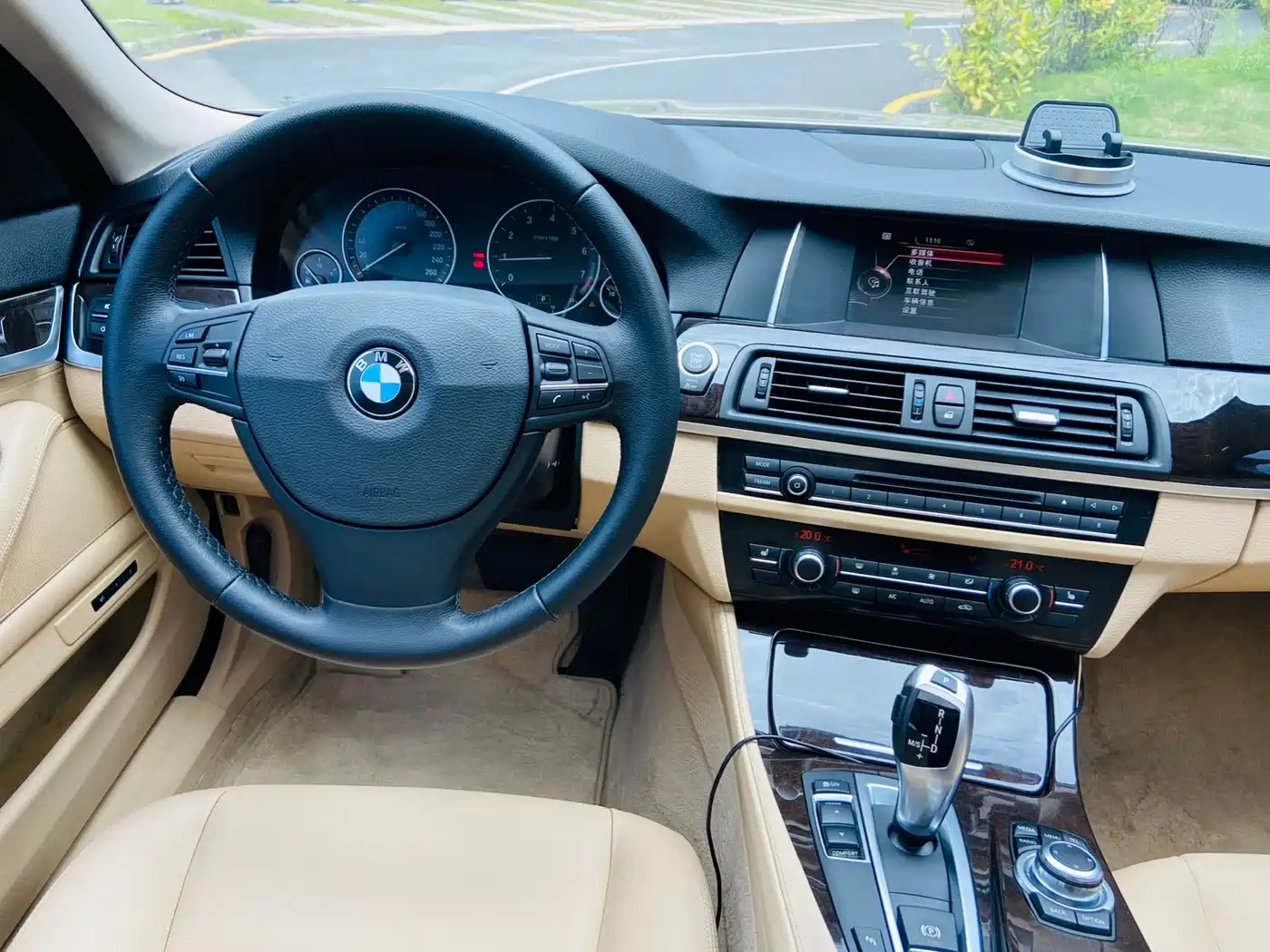 BMW 5 Series 2014 525Li Leading фото 16