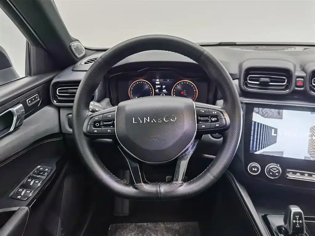 Lynk & Co 02 2021 1.5TD DCT 2WD Power Champion Edition фото 11