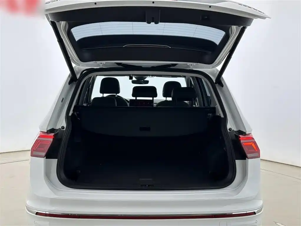 Volkswagen Tiguan L 2022 330TSI Auto 2WD R-Line Premium Edition фото 4