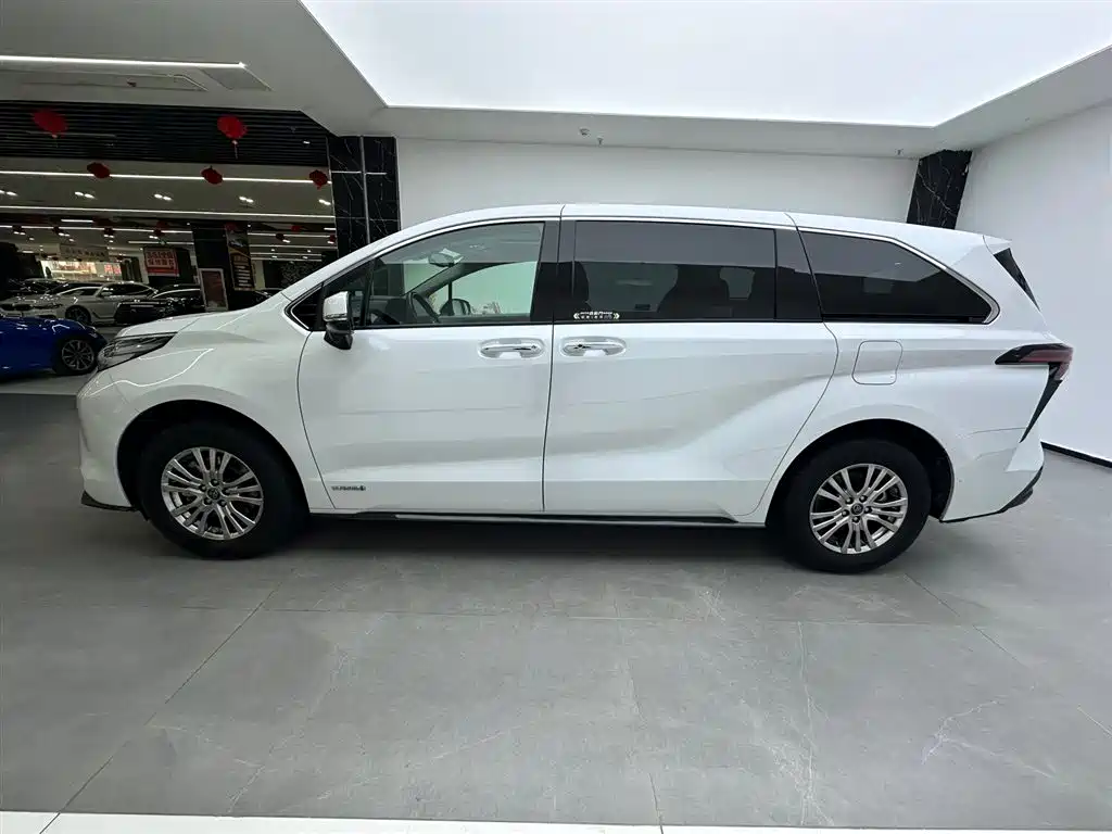 Toyota Sienna 2021 2.5L Hybrid Luxury Edition фото 8