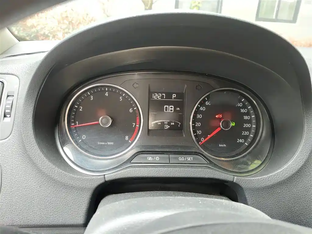 Volkswagen Polo 2014 1.4L Automatic Comfort Edition фото 4