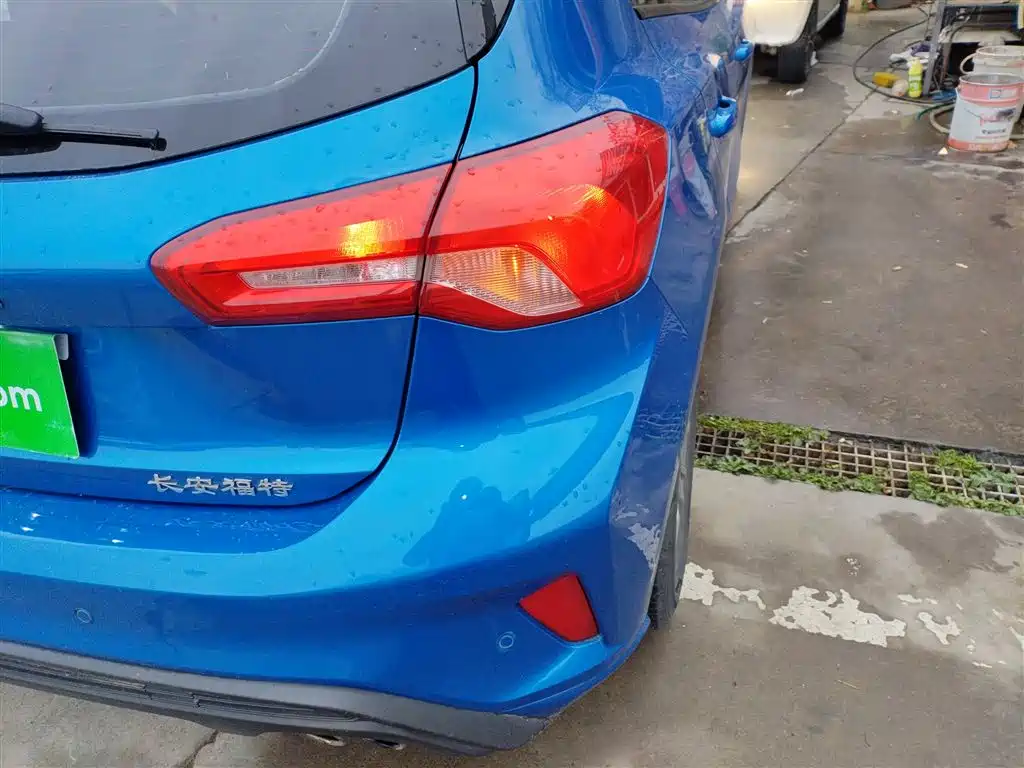 Фото 24 - Ford Focus