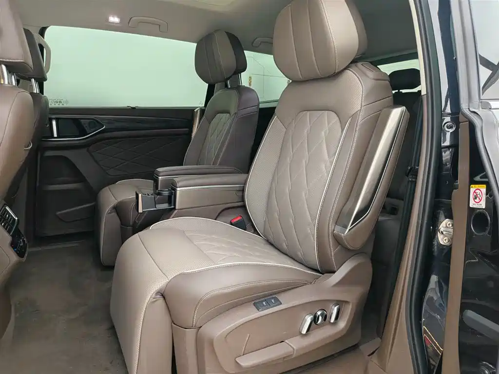 Volkswagen Viloran 2024 380TSI Executive Edition фото 8