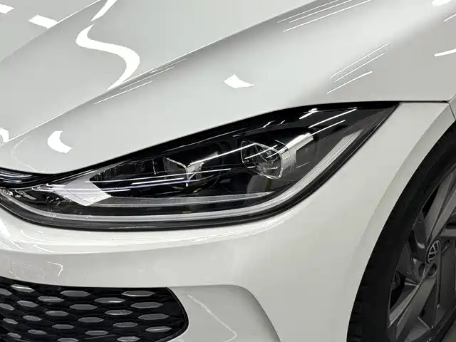 صورة 19 - Volkswagen Lamando
