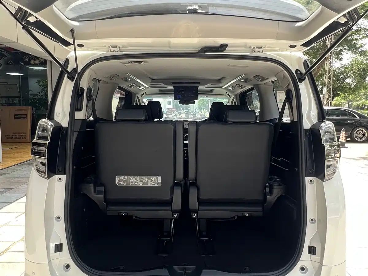 Toyota Vellfire фото 25