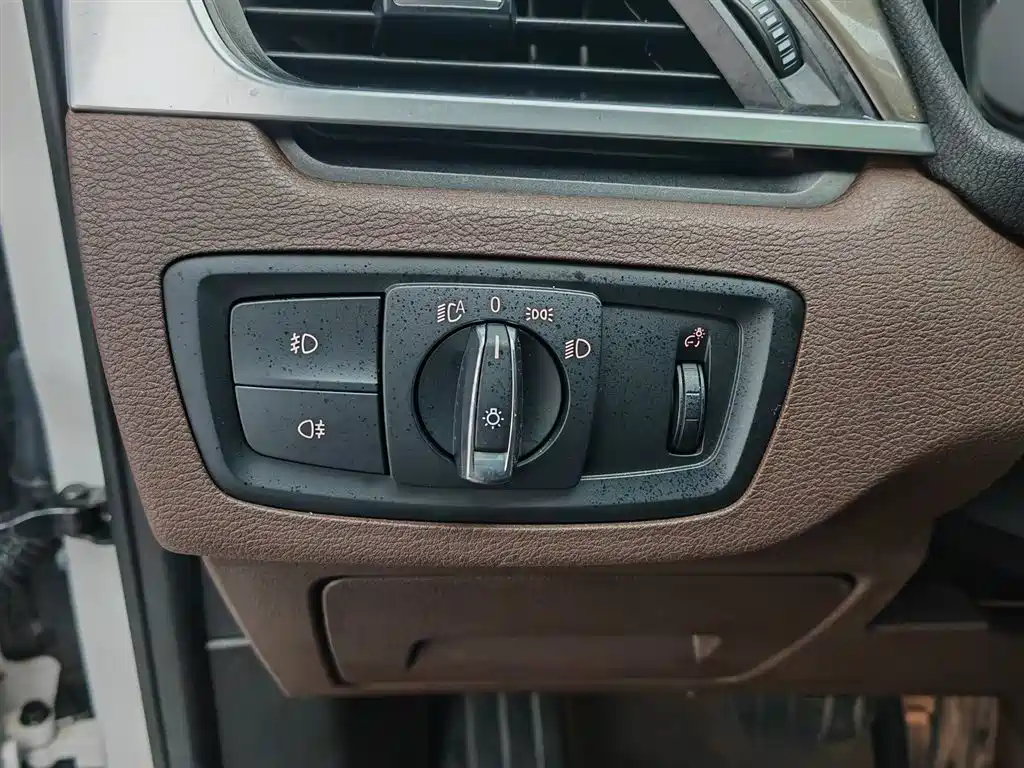BMW X1 2018 sDrive18Li Premium Model фото 21