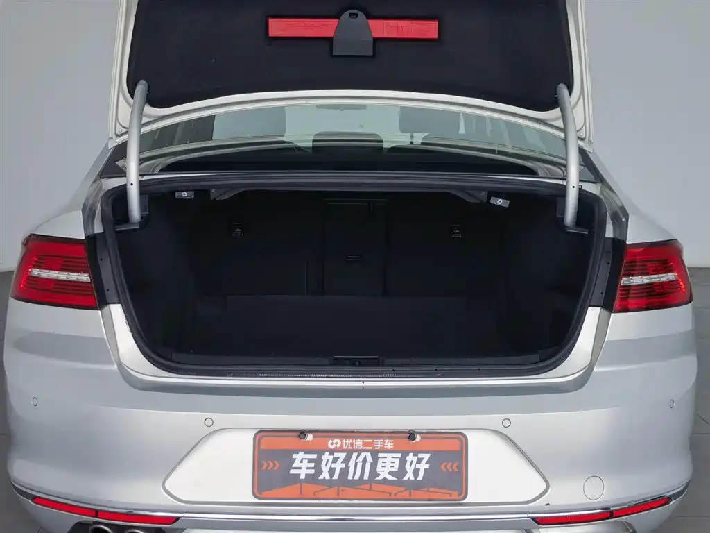 Volkswagen Magotan 2017 330TSI DSG Leading фото 16