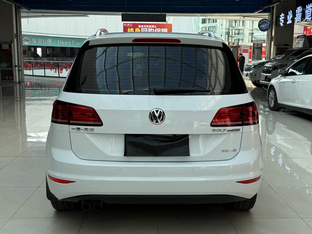 Volkswagen Golf Sportsvan 2016 230TSI Automatic Progressive фото 9