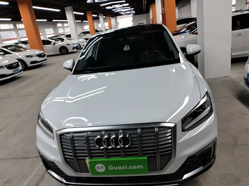 AUDI Q2L E-TRON