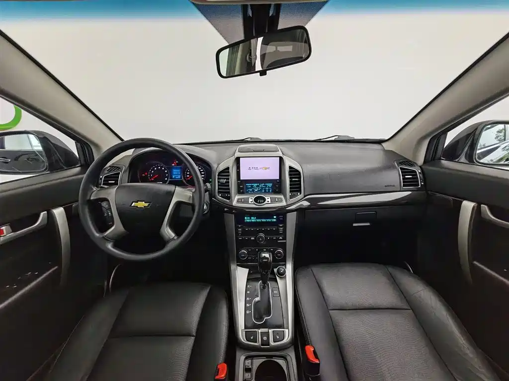 Chevrolet Captiva 2017 2.4L 2WD Luxury Edition 7-Seater фото 5