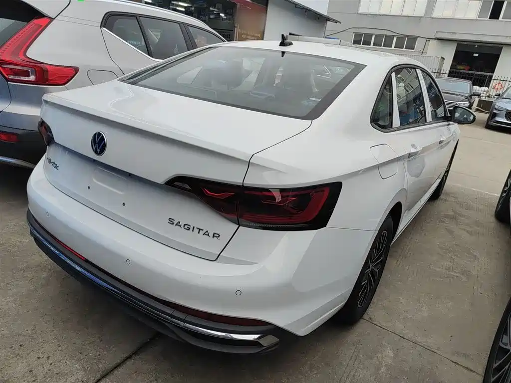 VOLKSWAGEN SAGITAR