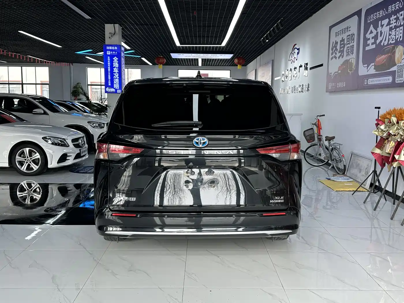 Toyota Sienna 2023 2.5L Hybrid Luxury Edition фото 8
