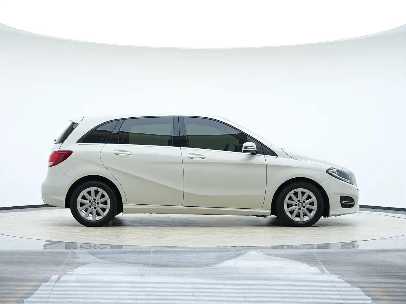 Mercedes-Benz B-Class 2016 B 180 фото 4