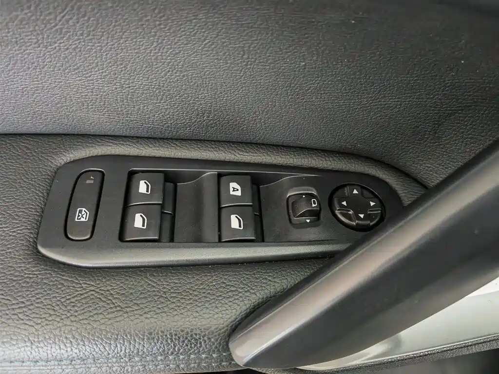 Peugeot 308 2019 1.6L Automatic Luxury Version China V фото 9