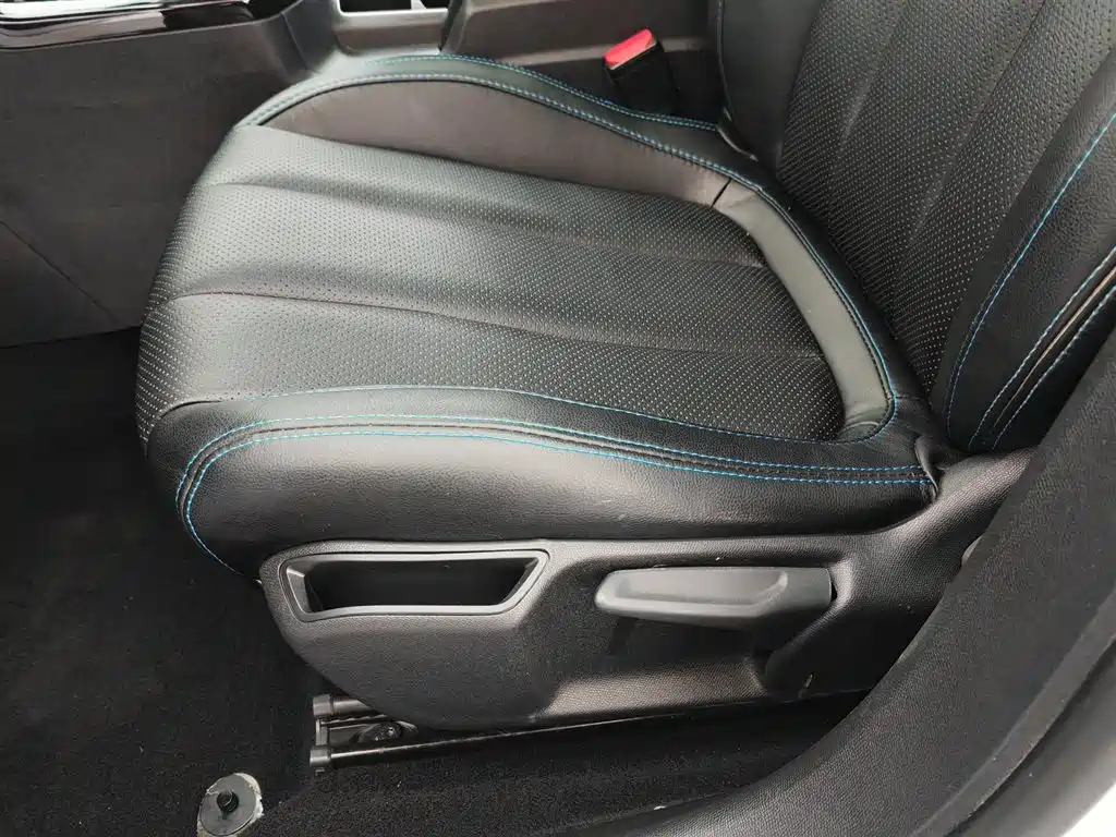 Peugeot 308 2019 1.6L Automatic Luxury Version China V фото 20