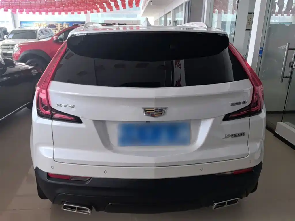 CADILLAC XT4