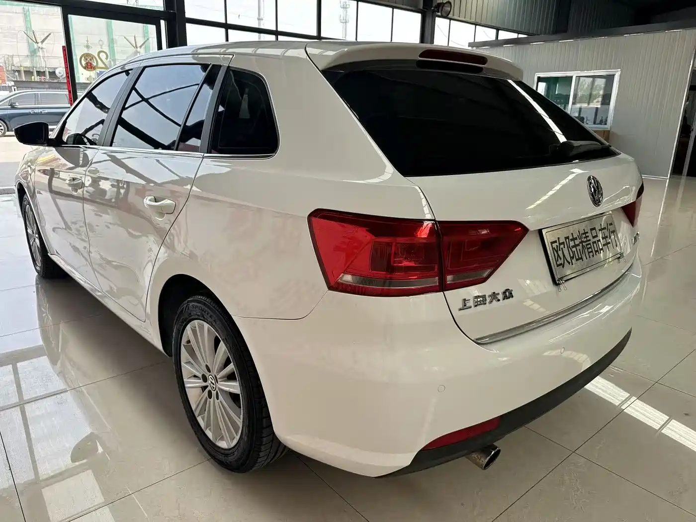 Volkswagen Lavida Tour 2013 1.6L Automatic Comfort фото 14