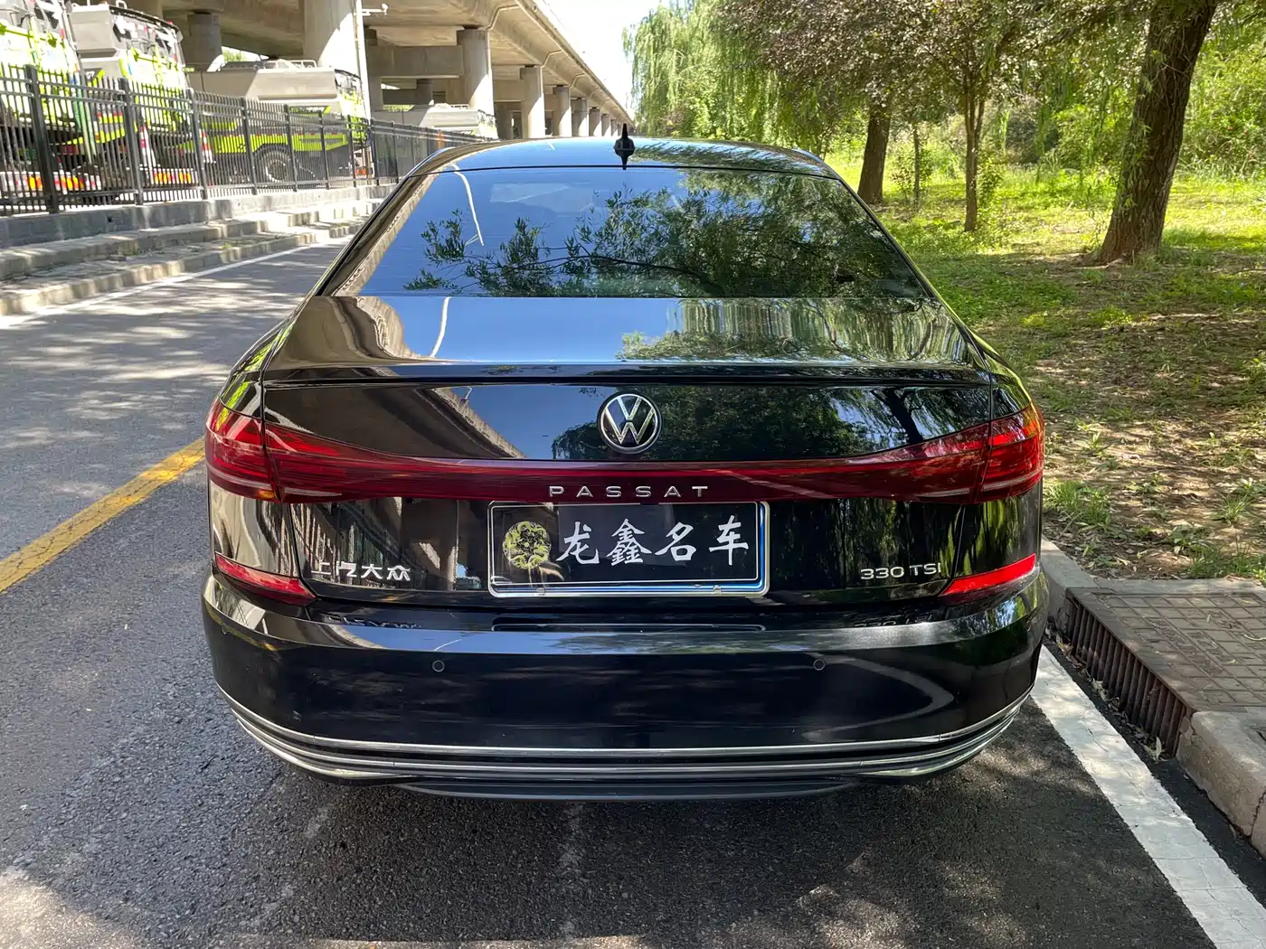 Volkswagen Passat 2023 Facelift 330TSI Luxury Edition фото 6