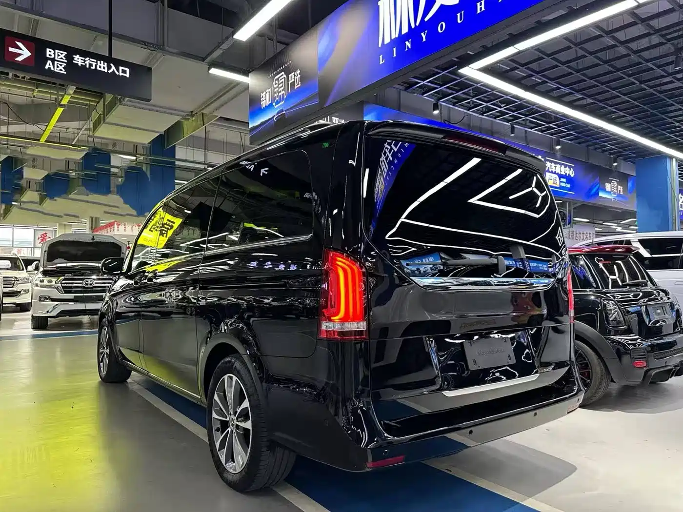 Mercedes-Benz V-Class 2021 V 260 Pilot Edition фото 4