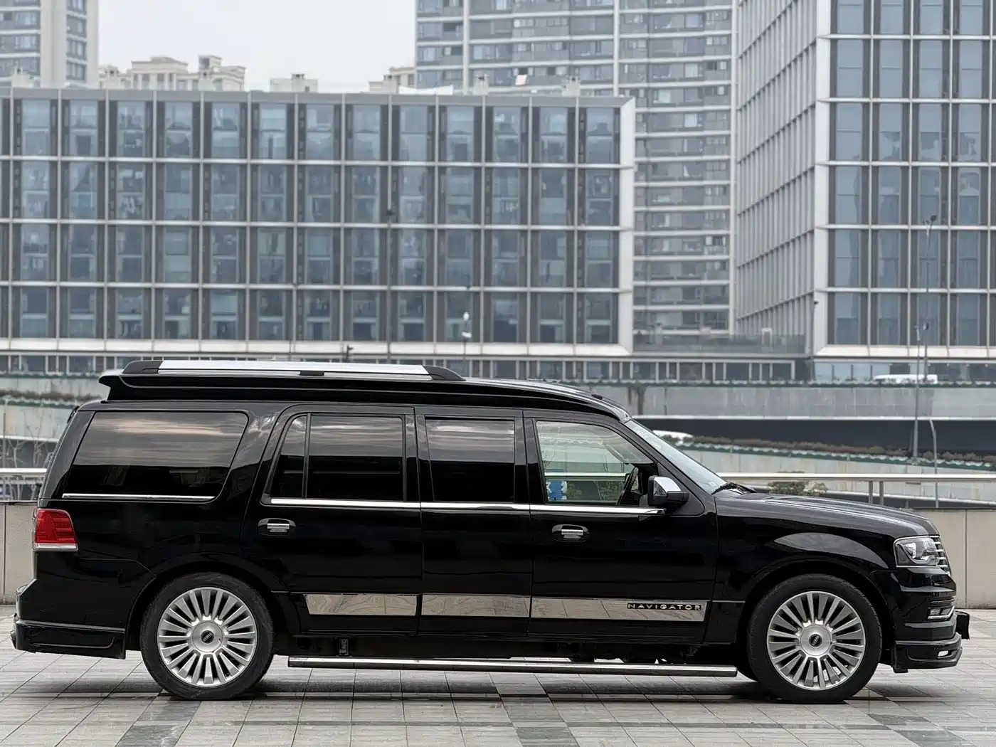 Lincoln Navigator One фото 11