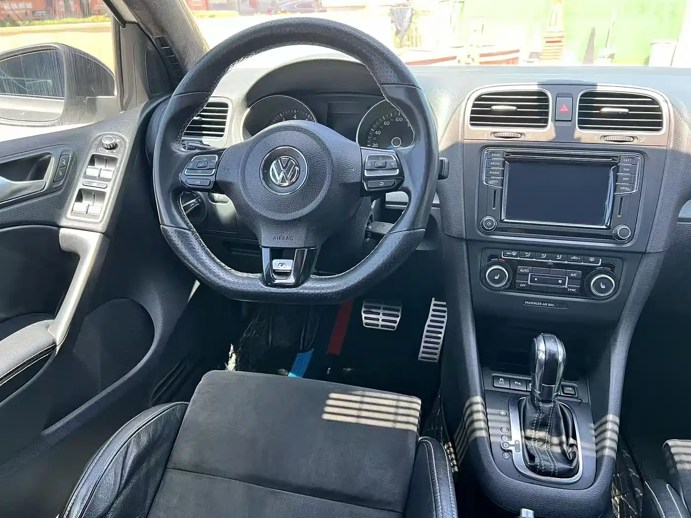 Volkswagen Golf (Import) 2011 2.0TSI R фото 11