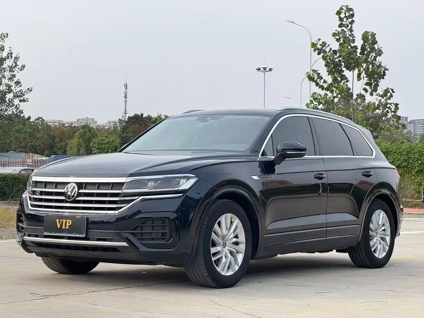 VOLKSWAGEN TOUAREG