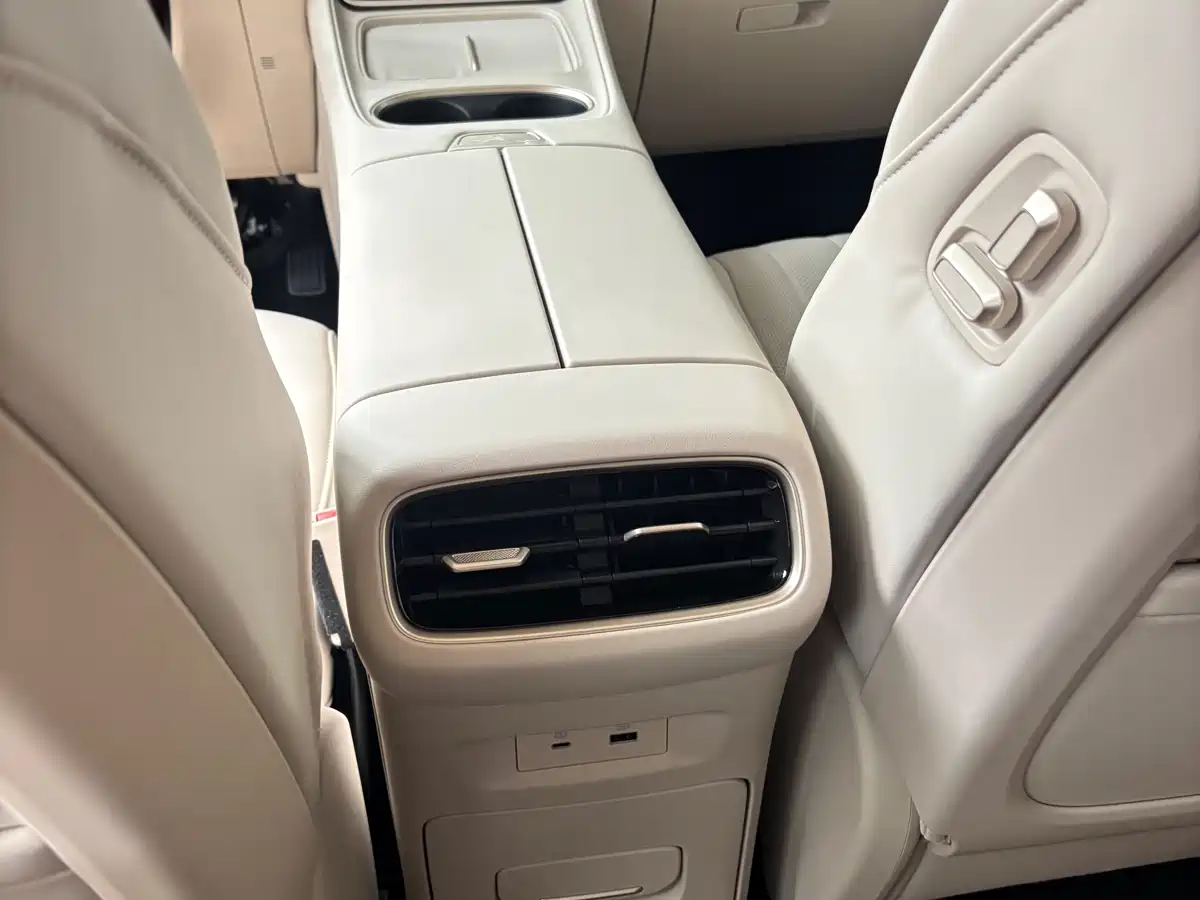 Dongfeng Aeolus L8 2025 Plug-in Hybrid фото 13