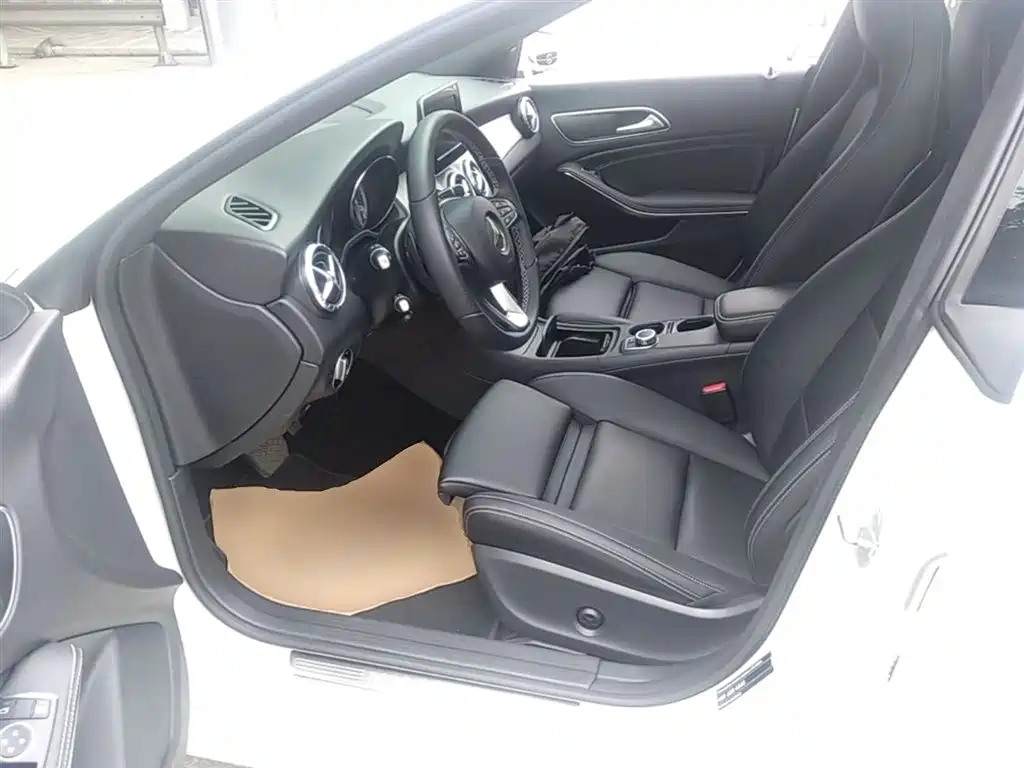 Mercedes-Benz CLA (Import) 2016 CLA 200 Fashion фото 15