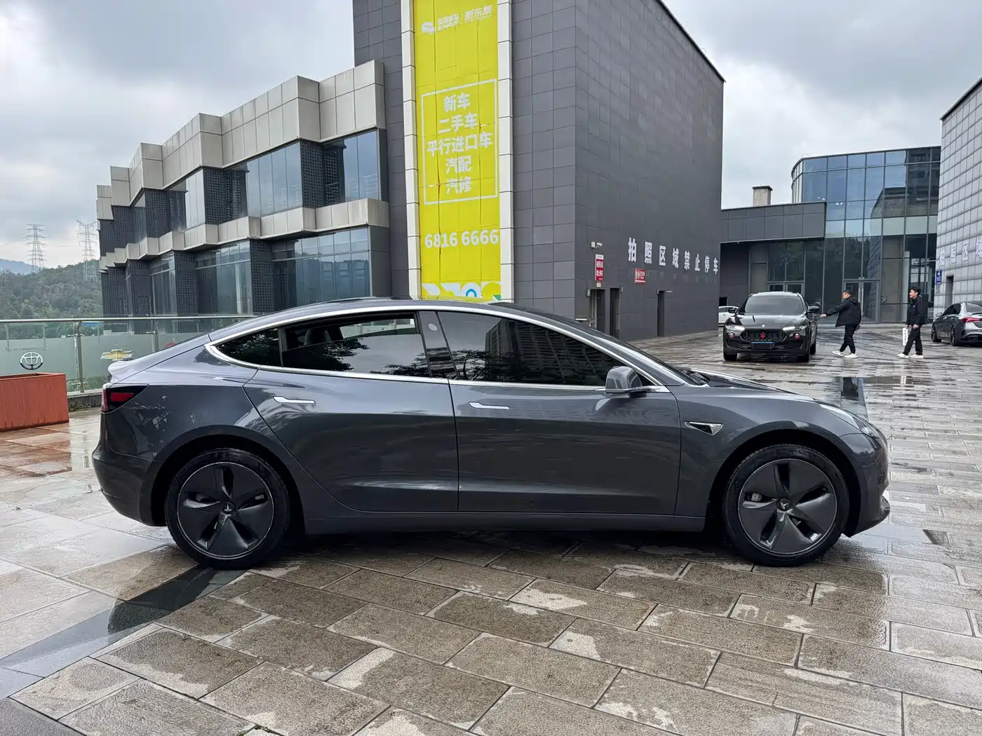 TESLA MODEL 3