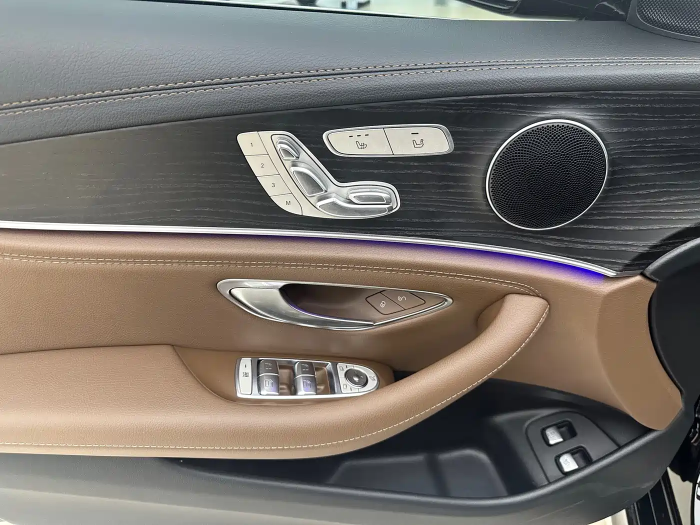 Mercedes-Benz E-Class New Energy 2022 E 350 e L Plug-in Hybrid Sedan фото 14
