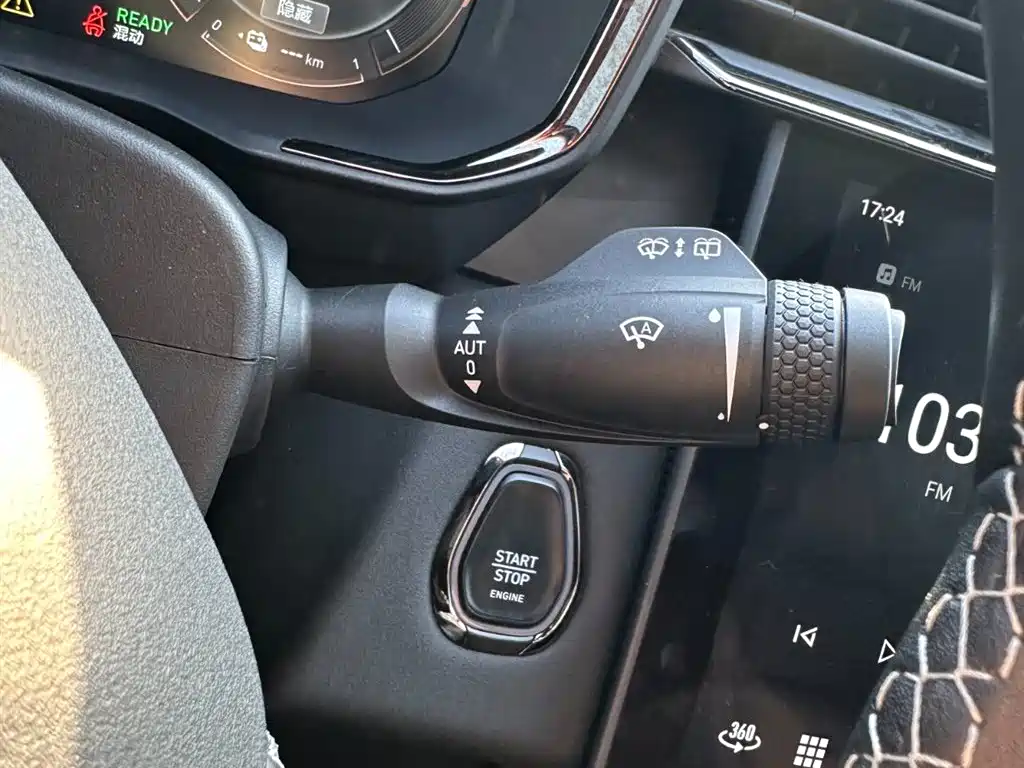Lynk & Co 01 EM-P 2021 1.5TD PHEV Halo фото 24