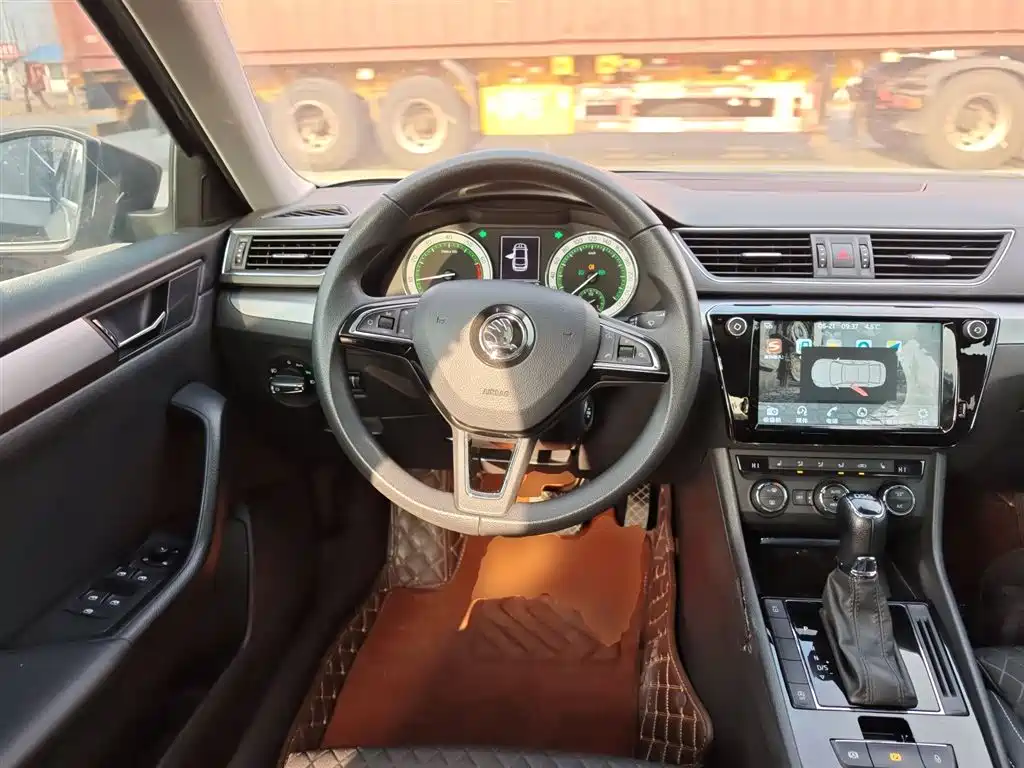 Škoda Superb 2018 TSI330 DSG Comfort Edition China V фото 11