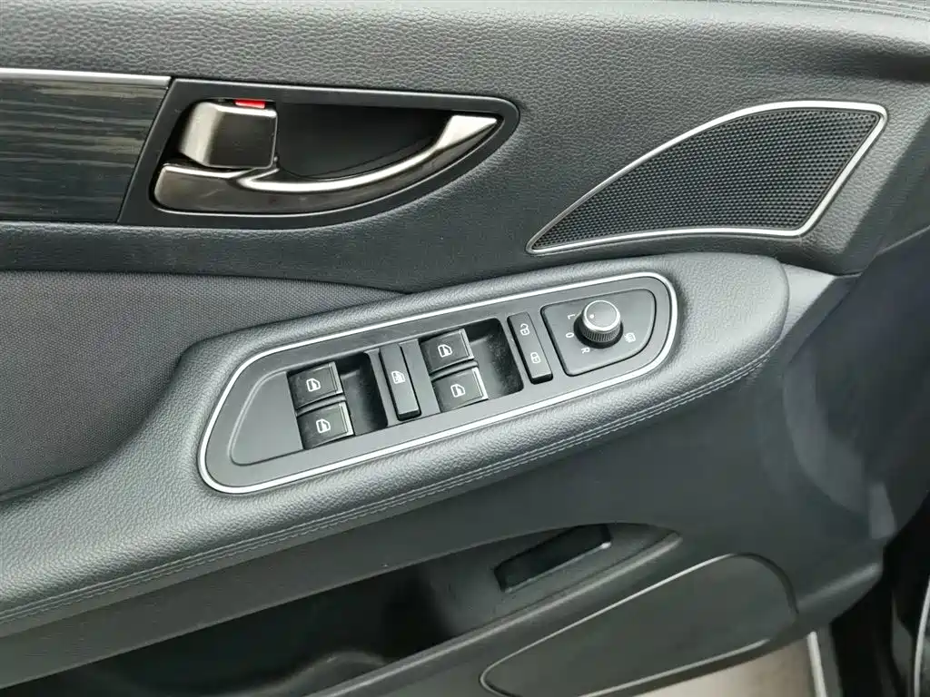 Hongqi H7 2019 1.8T Comfort Edition фото 8