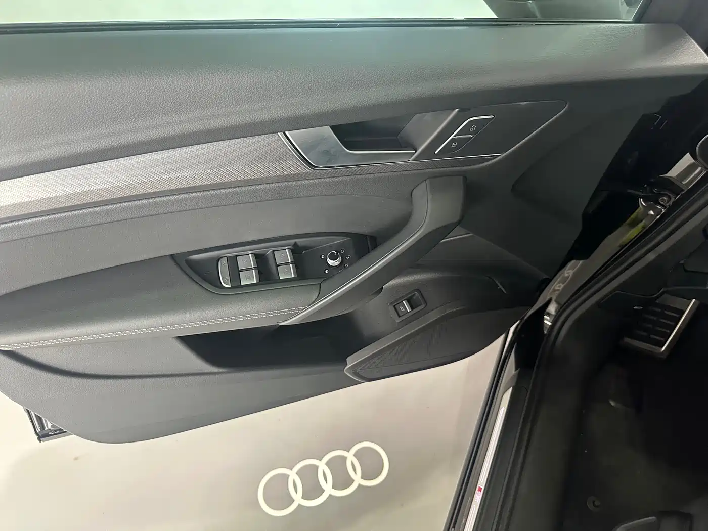 Audi Q5L 2024 Model 40 TFSI Luxury Elegance фото 19