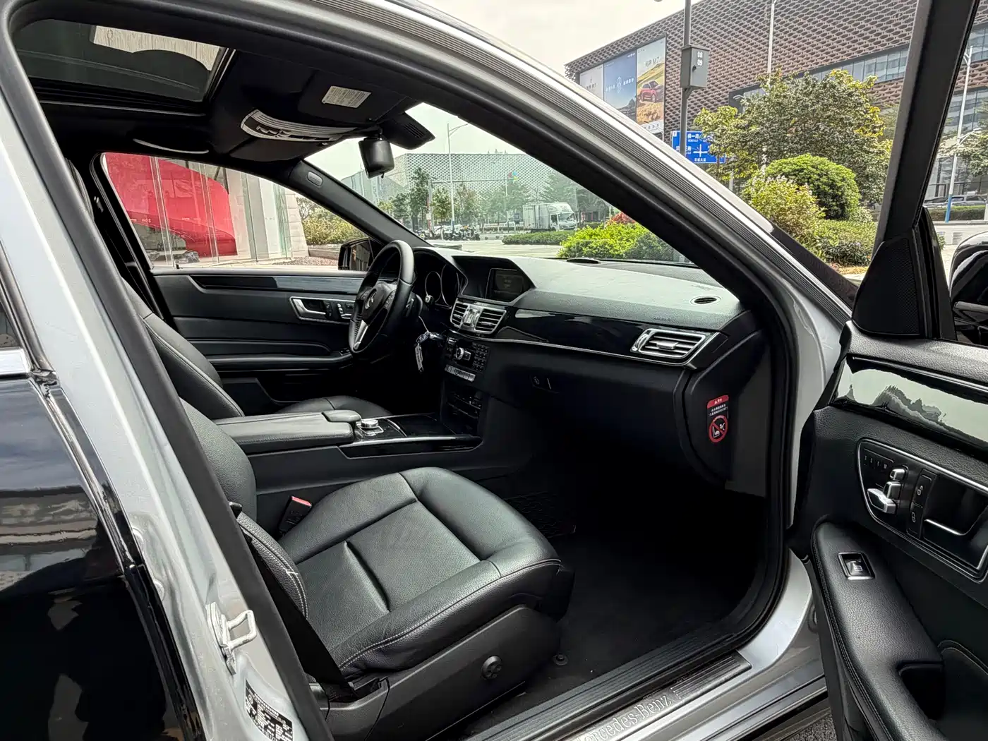 Mercedes-Benz E-Class 2014 E 260 L Sport фото 16