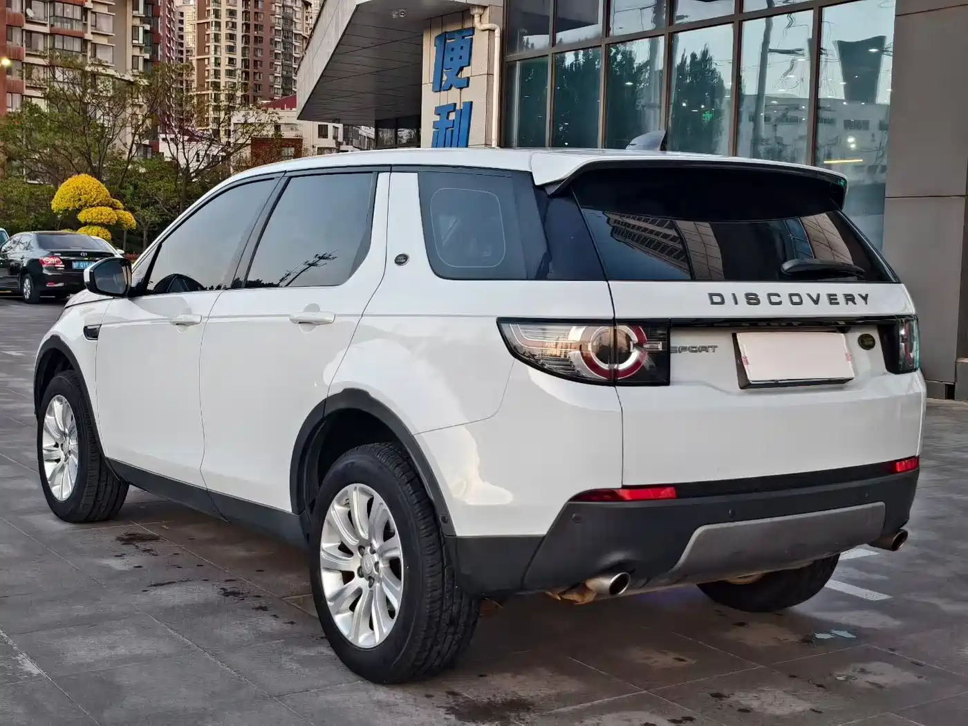 Land Rover Discovery Sport 2018 240PS SE Edition фото 3