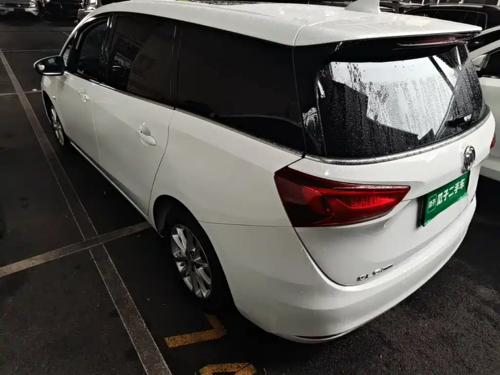 Photo 5 - Buick GL6