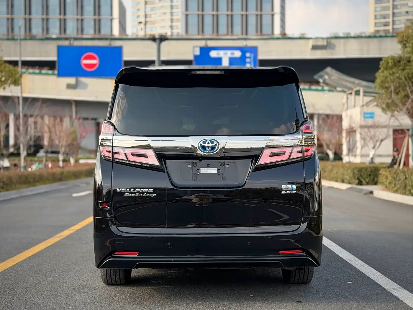 Toyota Vellfire 2019 Hybrid 2.5L HV Premium Edition фото 5