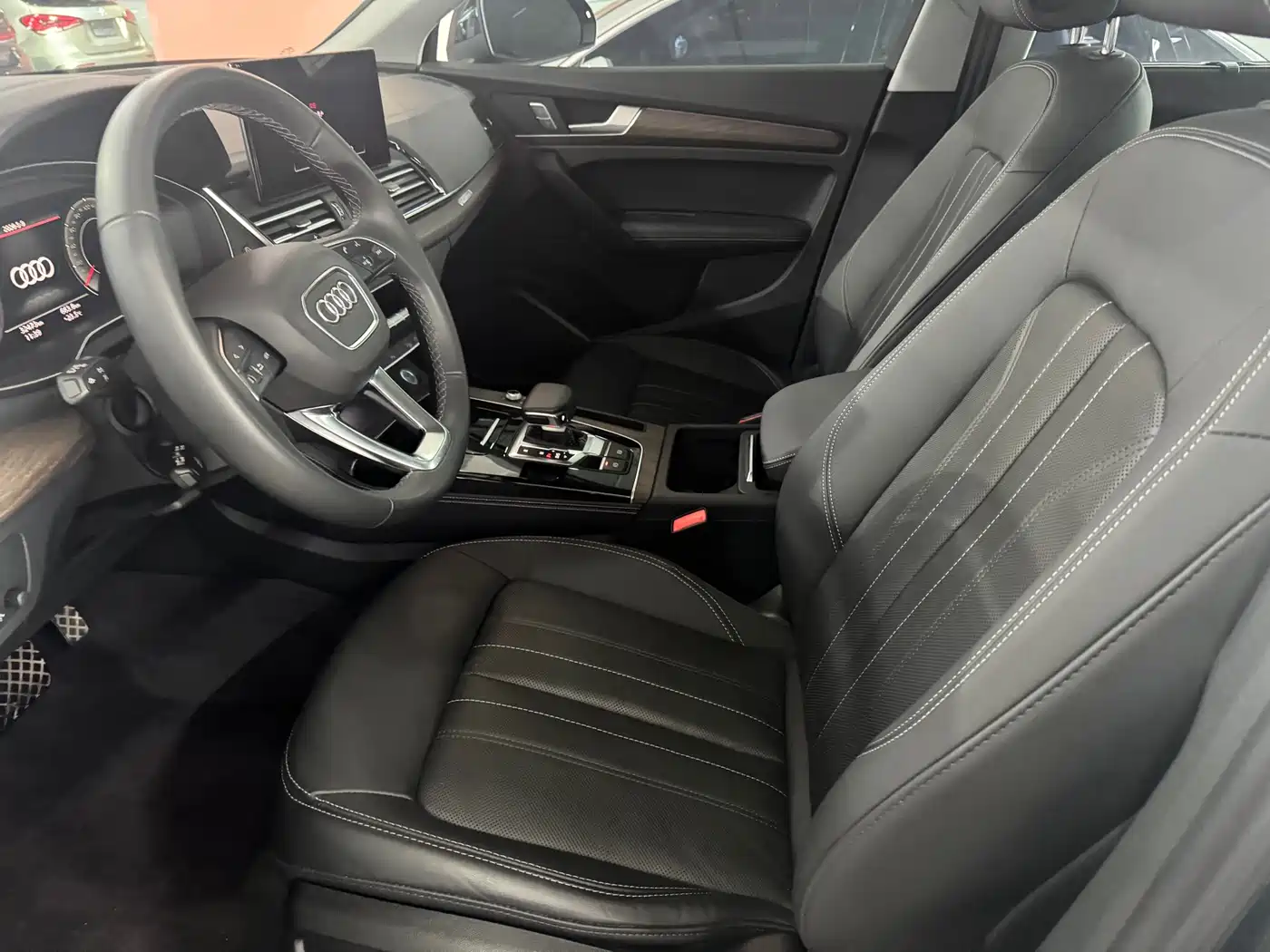 Audi Q5L 2024 Model 40 TFSI Luxury Dynamic фото 16