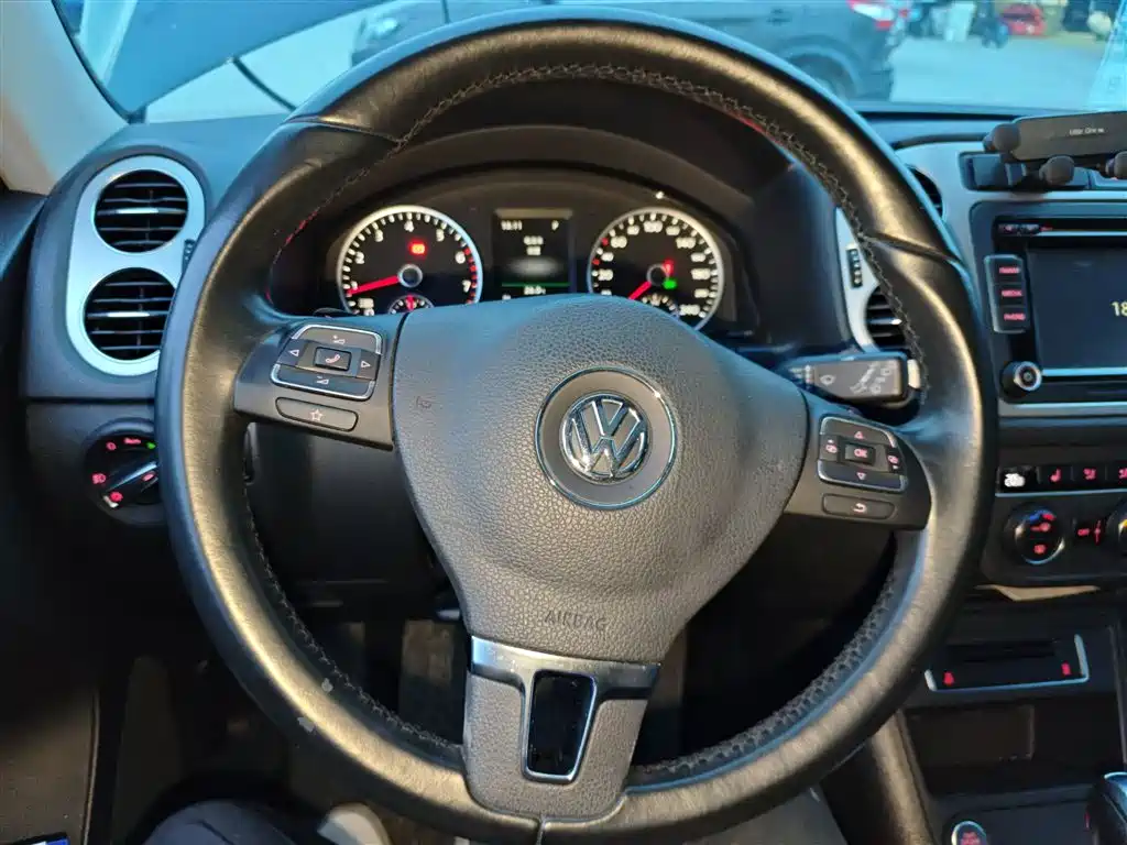 Volkswagen Tiguan 2015 1.8TSI Automatic 2WD Highline фото 11